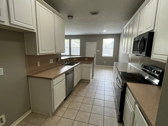 Building Photo - 17234 Oakwood Chase Dr