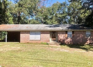 Building Photo - 124 Woodland Cir