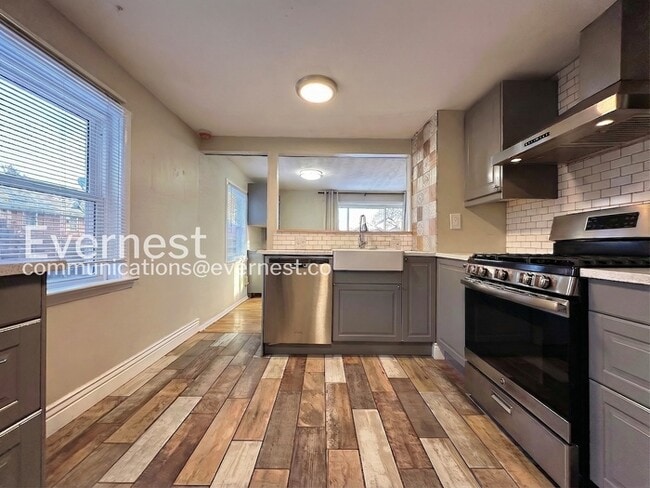 Building Photo - 1985 Ingalls St