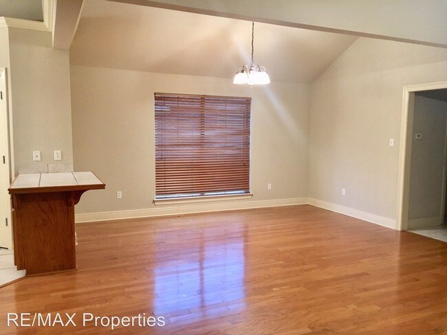 Building Photo - 3 br, 2 bath House - 12218 Springvalley
