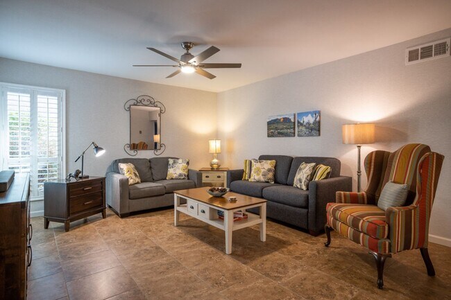 Foto del edificio - 4950 N Miller Rd