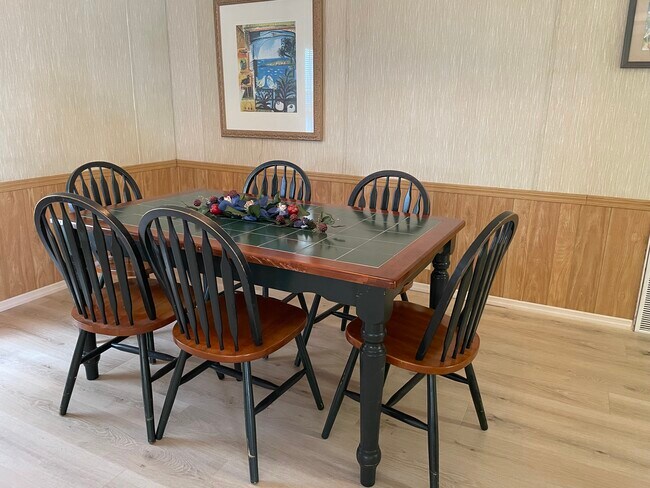 Foto del edificio - 100 Hampton Rd