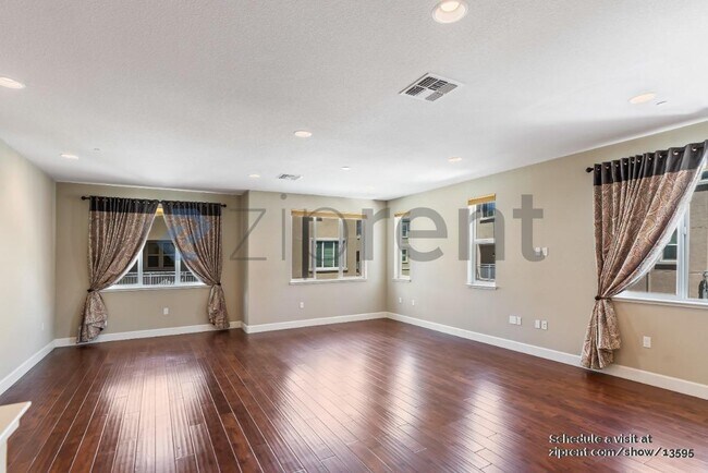 Building Photo - Unit