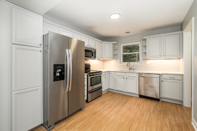 Foto del edificio - 4014 Sulkirk Rd