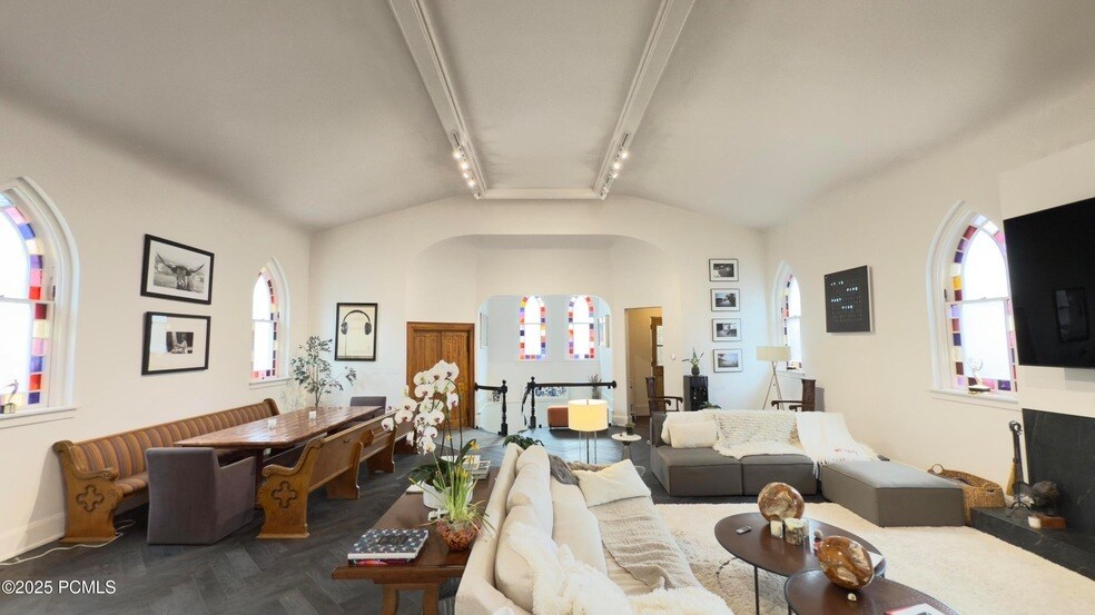 Primary Photo - 402 Park Ave