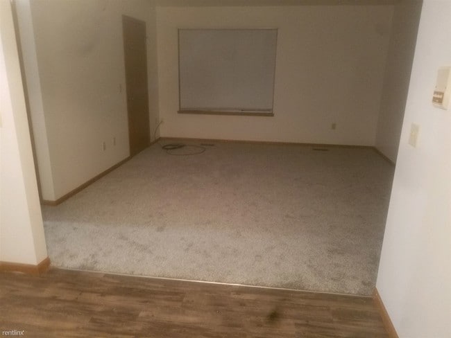 Building Photo - 2 br, 2 bath Apartment - 8338 Shields Dr