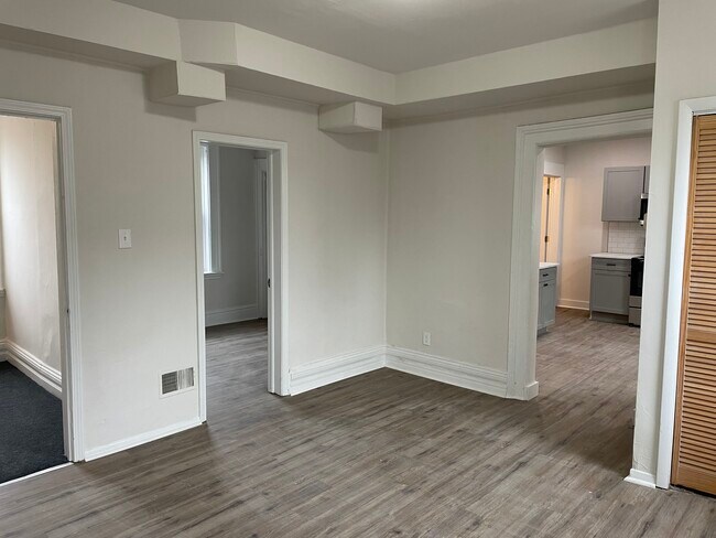 Building Photo - 1124 McKinstry St