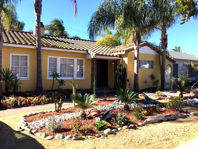 Frente de la casa - 8047 Campion Dr