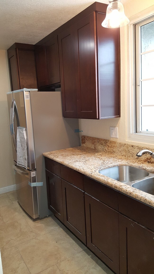 Beautiful Kitchen with lots of space - 9012 Ramsgate Ave