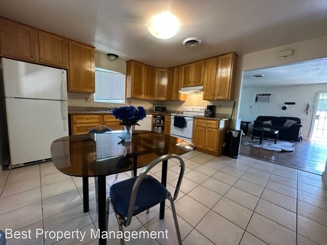 Building Photo - 2 br, 1 bath House - 515 W 6th St
