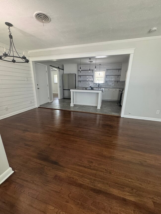 Foto del edificio - 834 Inwood Dr