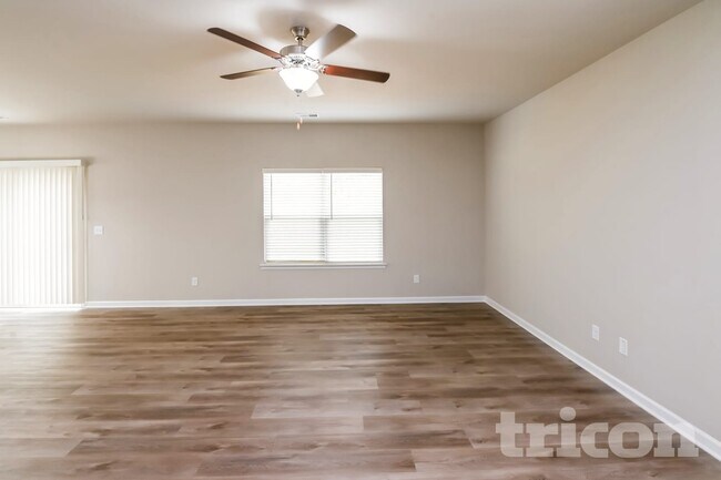 Foto del edificio - 205 Spring Knoll Dr