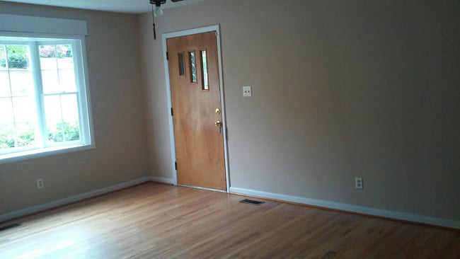Building Photo - 731 Ashburton Dr