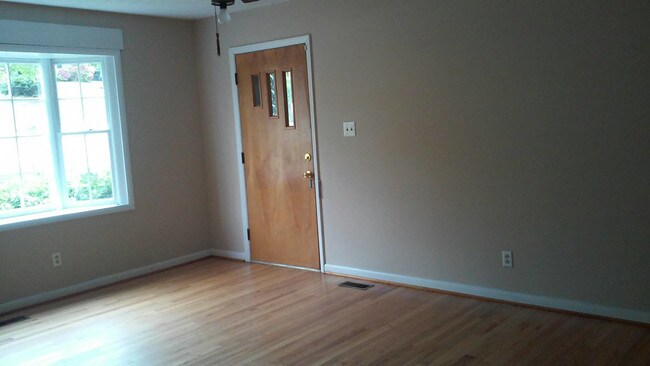 Foto del edificio - 731 Ashburton Dr