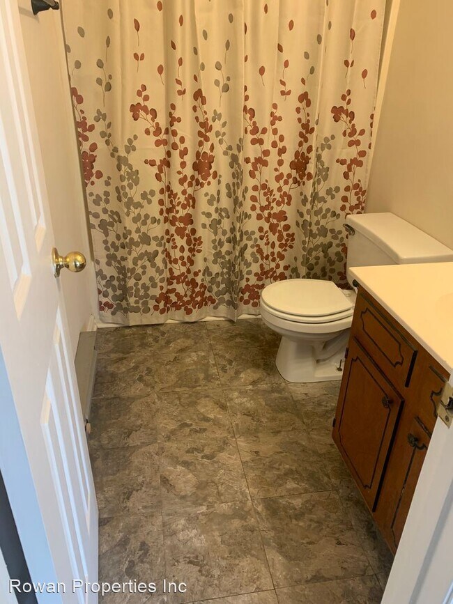 Building Photo - 3 br, 1.5 bath House - 146 Stones Throw Lane