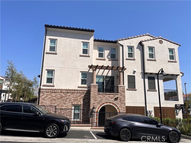 Building Photo - 9831 La Serna Dr