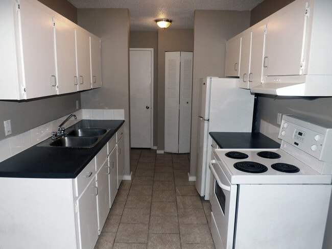 Building Photo - Second Street Manor Apartments