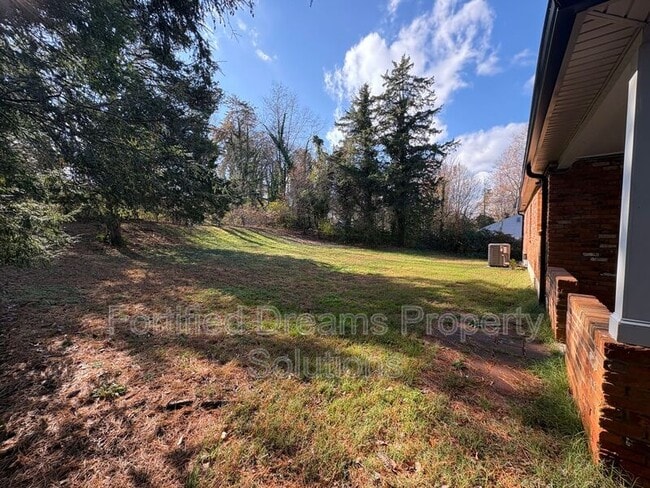 Foto del edificio - 4738 Eastwin Dr