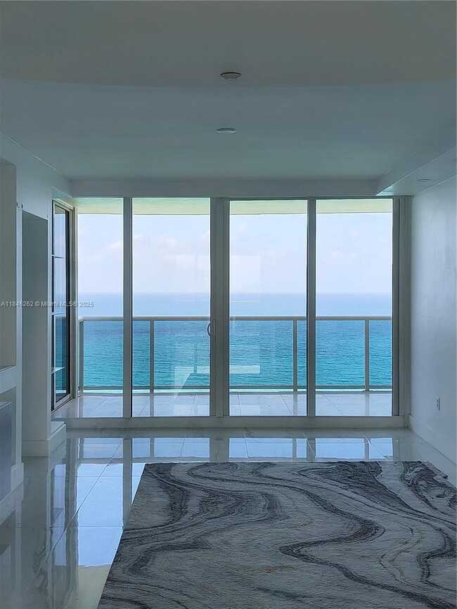 Foto del edificio - 19111 Collins Ave