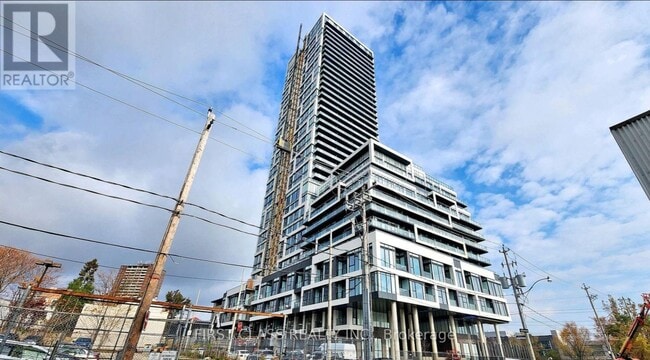 Building Photo - 5-1005 Defries St
