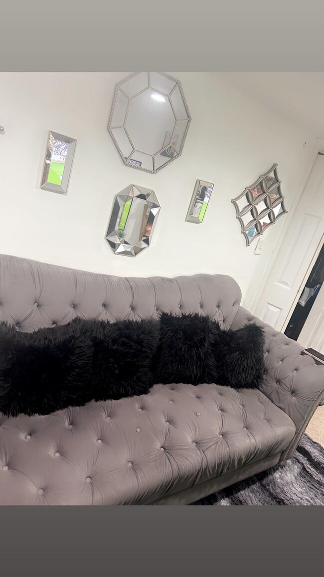 Foto del edificio - 212 Oakwood Pl