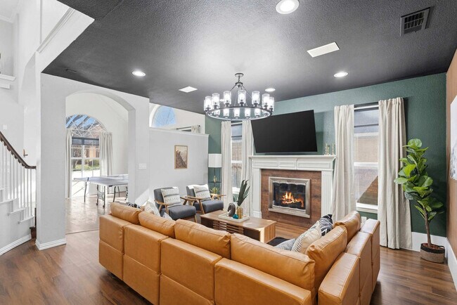 Building Photo - 5717 Christy Ln