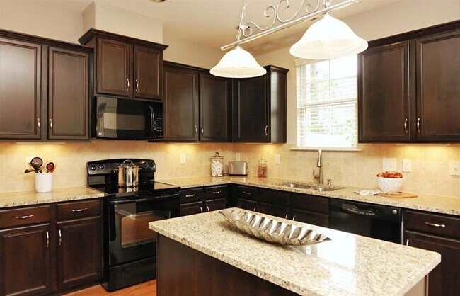 Foto del edificio - 419 Manchester Park Ln