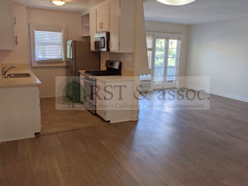 Foto principal - 1419 S Bentley Ave