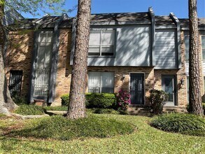 Building Photo - 6202 Skyline Dr