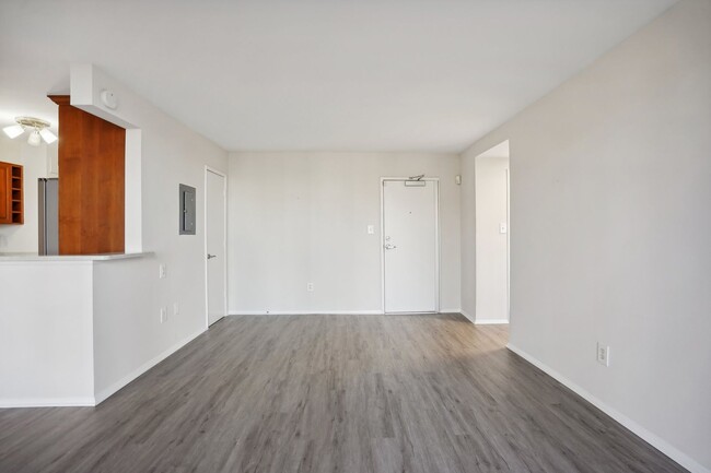 Building Photo - beautifully updated 1-bedroom, 1-bath condo