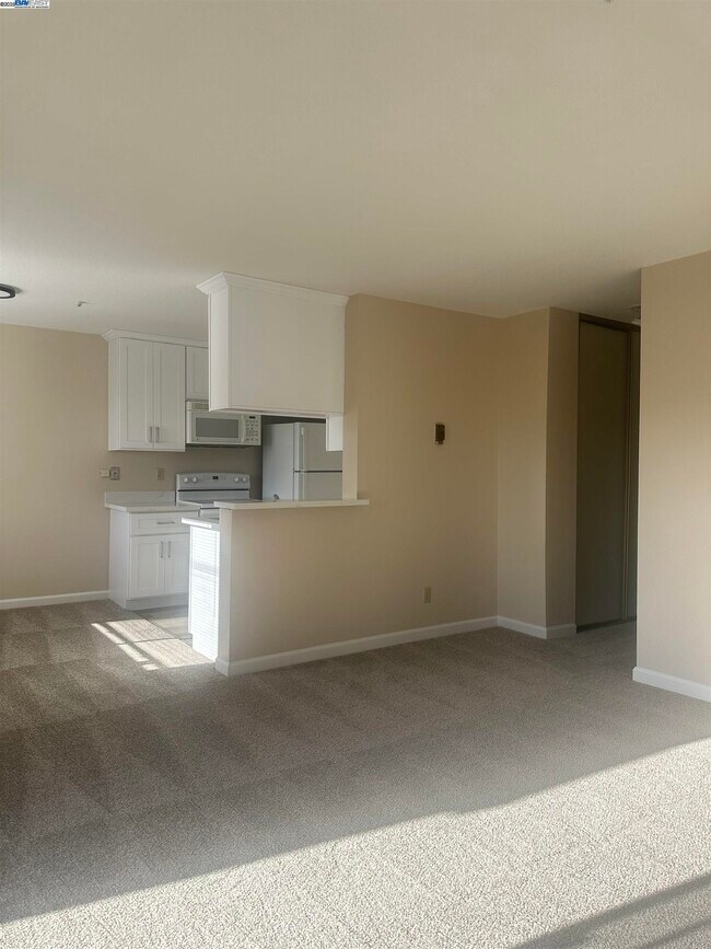 Building Photo - 3670 Silver Oaks Way