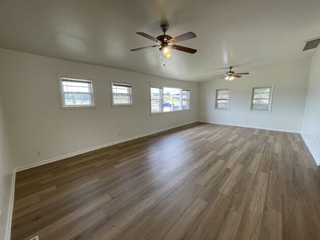 Building Photo - 4-Bedroom, 1.5 Bath Home in NW OKC