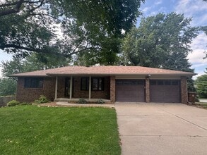 Building Photo - 4801 S 69th St