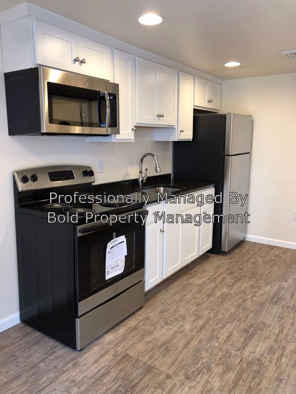 Small one bedroom 2nd floor unit Bethel. House for Rent in Bethel