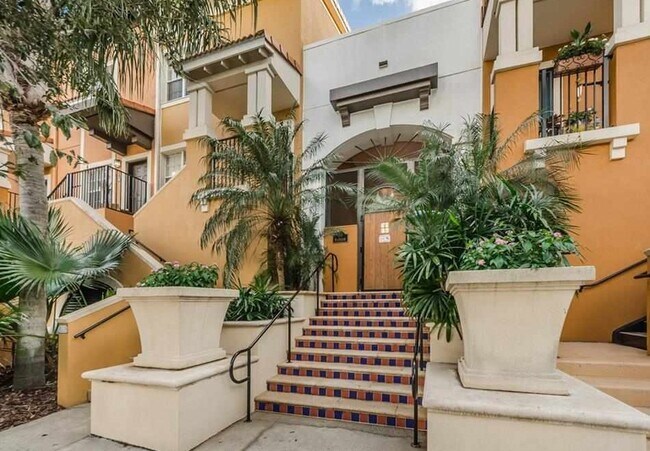 Building Photo - 200 4th Ave S