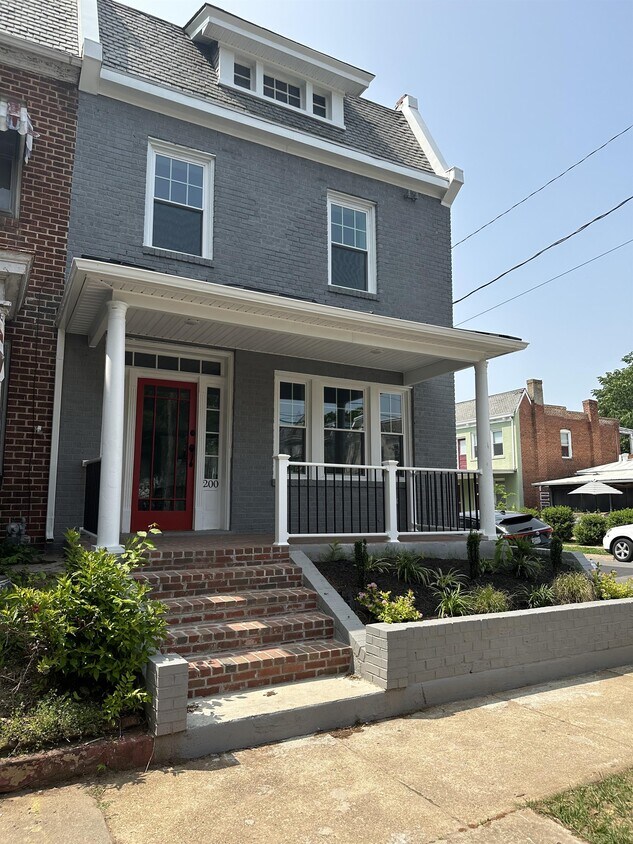 Foto principal - 200 S Addison St