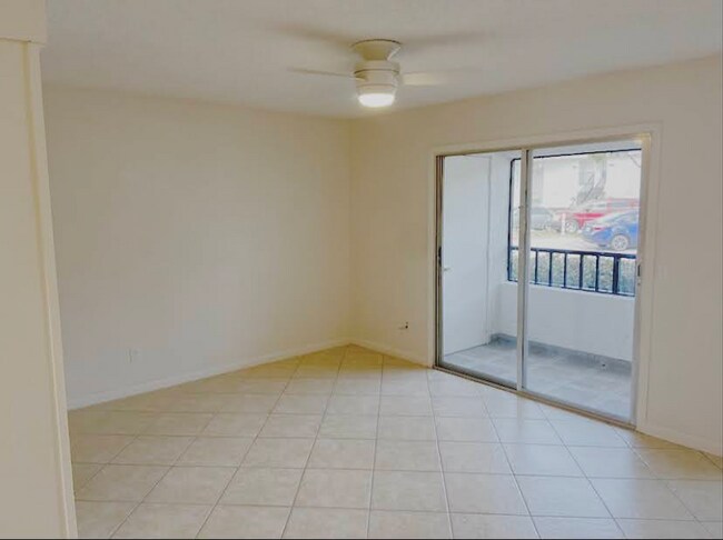 Building Photo - 3804 N Oak Dr