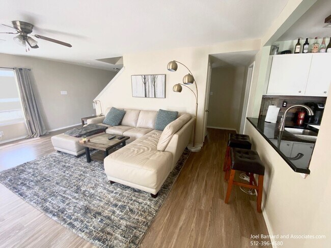 Foto del edificio - Available July 6: Very Clean, Well Maintai...