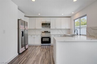 Building Photo - 571 Greenbriar Townhouse Way