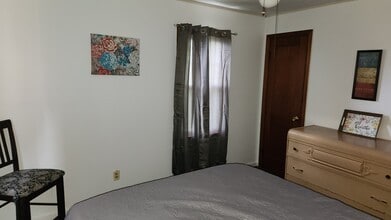 Building Photo - 406 Marshall St