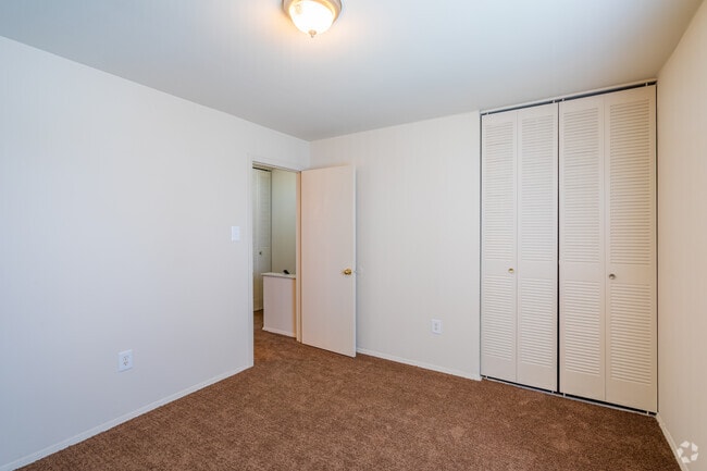 2BR, 1BA - Gerwyn Manor Apartments