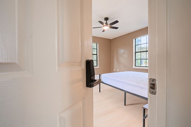 Foto del edificio - 512 Mason Ave