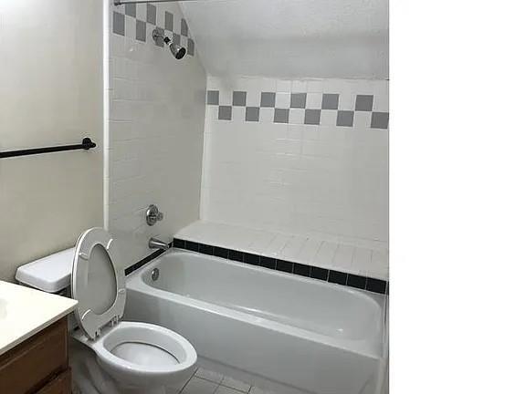 Foto del edificio - 9815 Walnut St