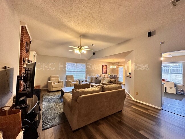 Photo - 17316 Valley Crst House