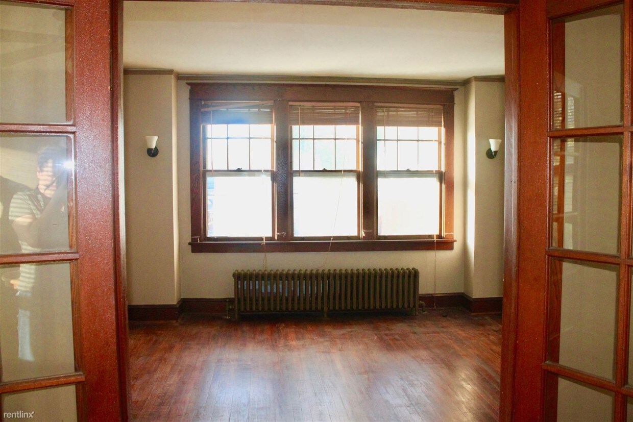 Primary Photo - 17 King Ave