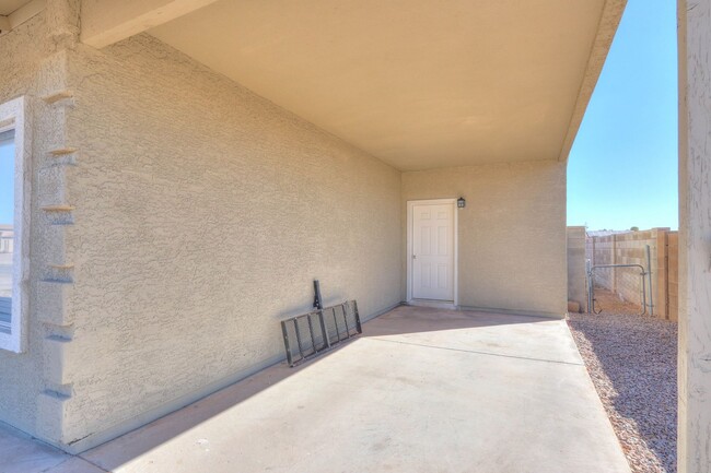 Building Photo - 3 Bedroom House with large yard Arizona City