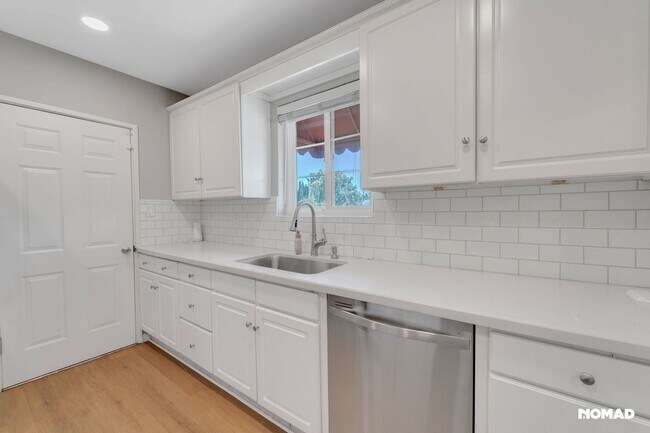 Building Photo - Charming 2BR House in Phoenix
