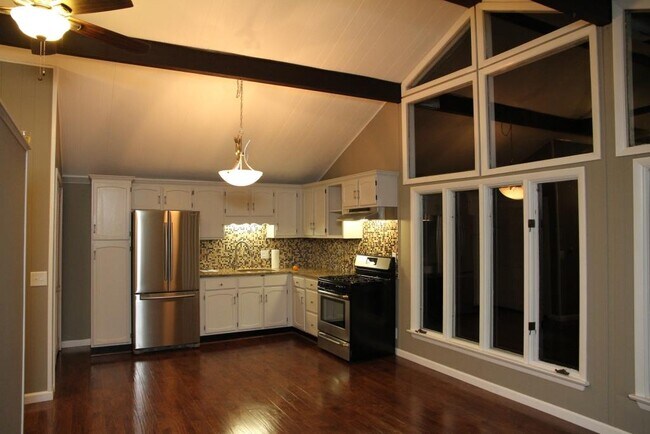 Foto del edificio - 618 - C Ridge Rd.