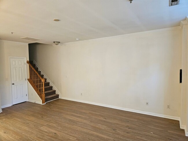 Foto del edificio - Great 3br/2.5ba N Raleigh Townhome in Bedf...