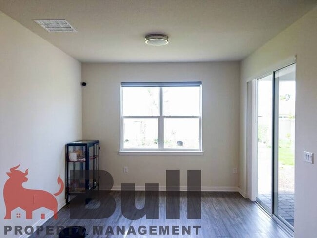 Building Photo - 3025 Green Park Dr